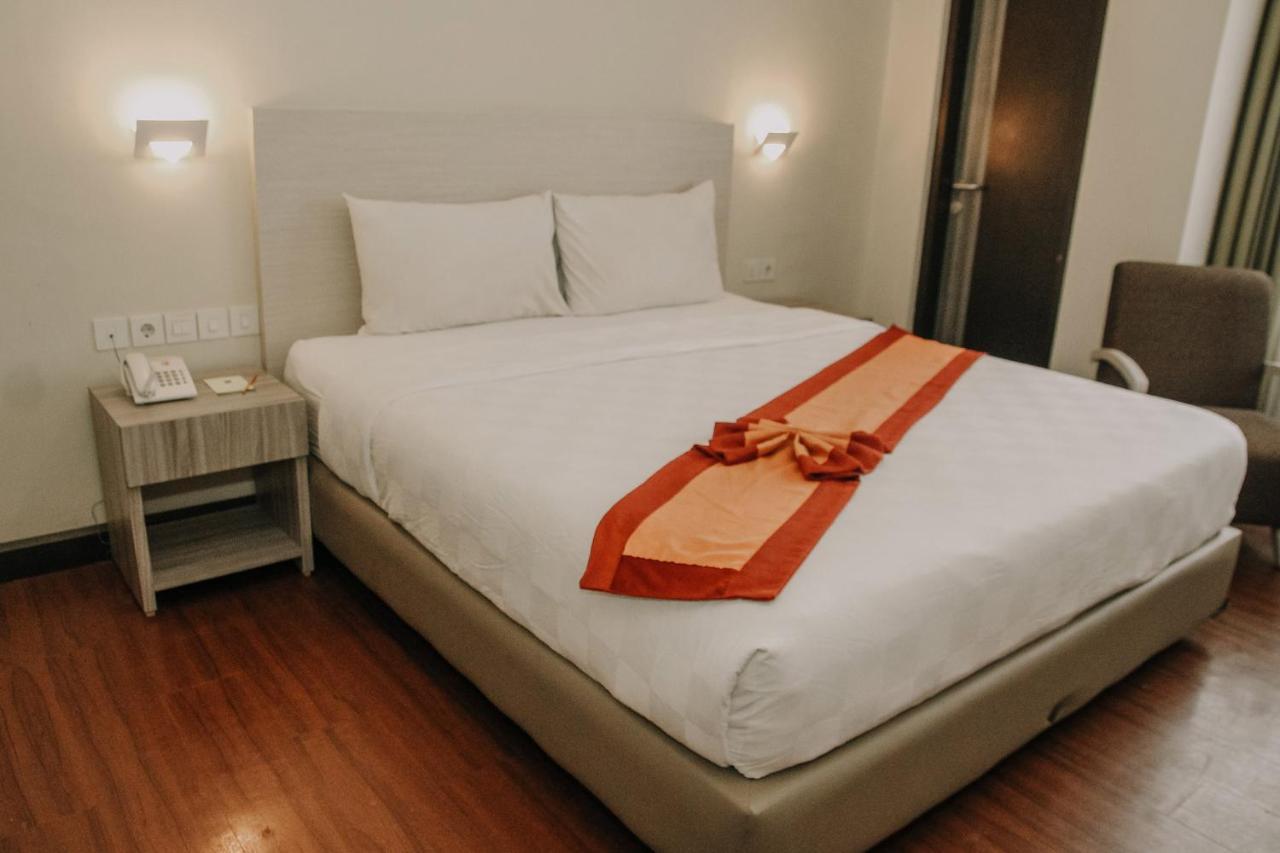 Hotel Grand Q Gorontalo Exterior photo
