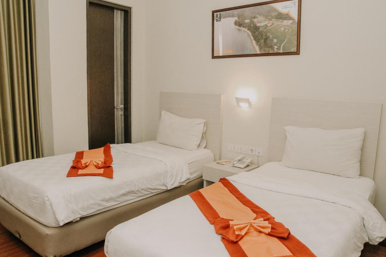 Hotel Grand Q Gorontalo Exterior photo