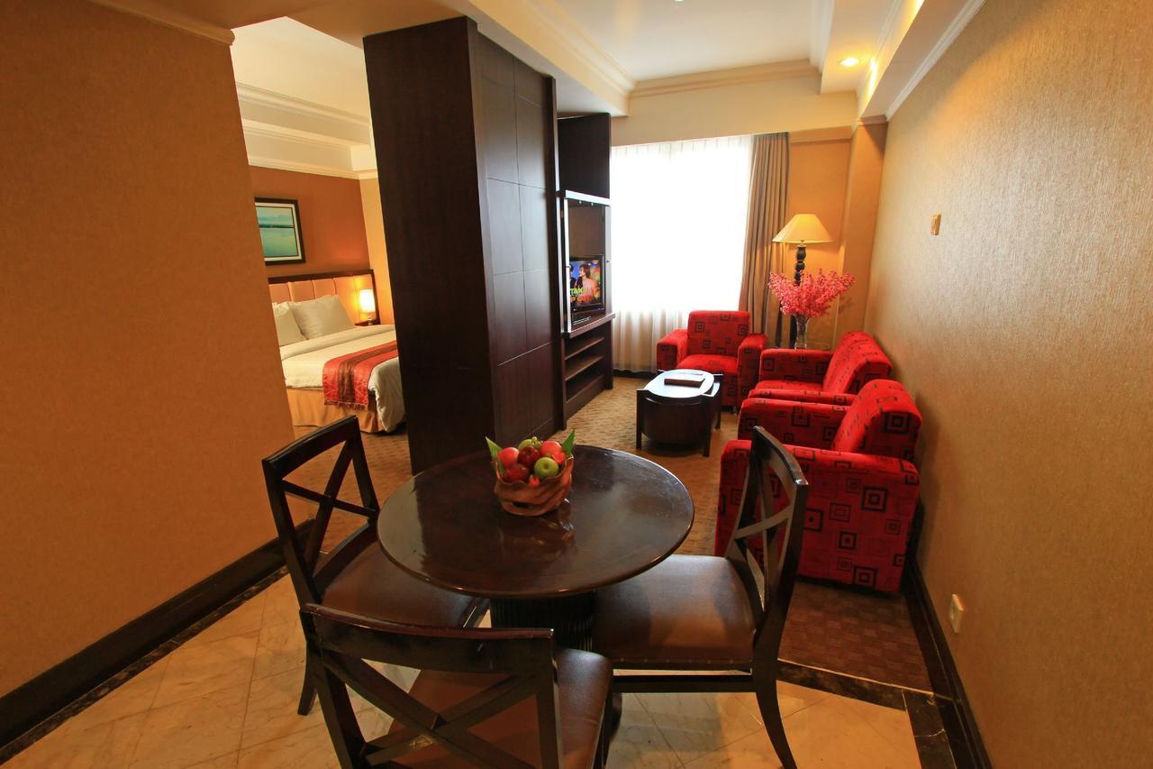 Hotel Grand Q Gorontalo Room photo